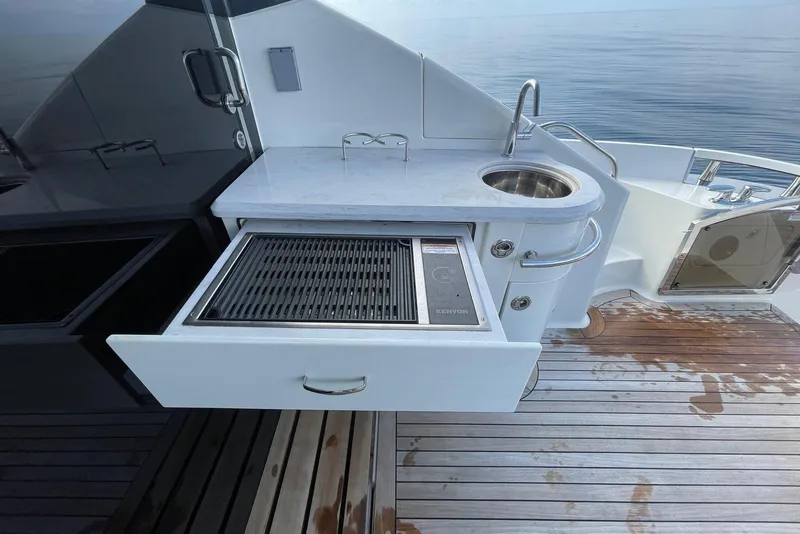 Slide: The Image of Outdoor kitchen on 2016 Sea Ray L650 yacht with grill and sink. - 52