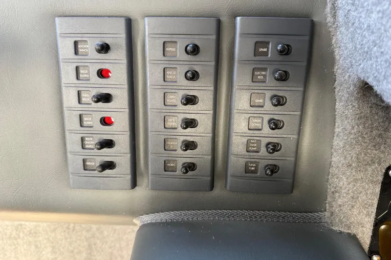 Slide: The Image of Control panel of 2026 Makaira Gen3 26 Outboard boat with various switches. - 24