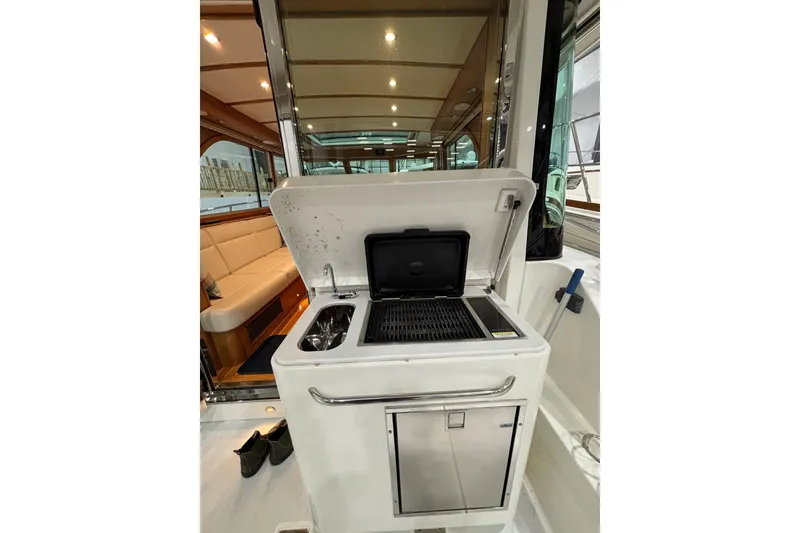 Slide: The Image of Outdoor kitchen on 2020 Sabre 45 Salon Express yacht with grill and sink. - 66
