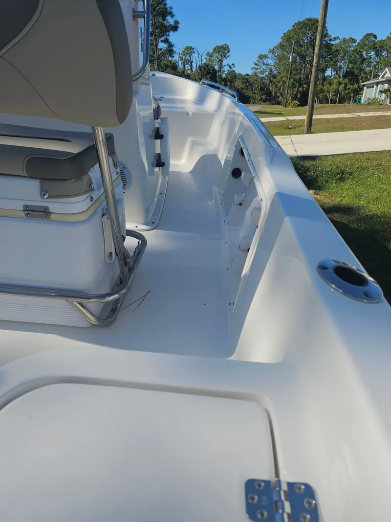 Slide: The Image of Key West 1720 Sportsman CC 2023 - 14