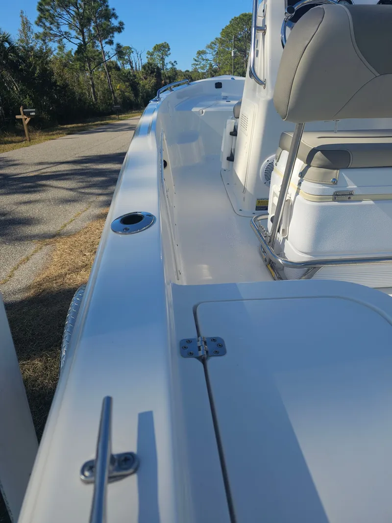 Slide: The Image of Key West 1720 Sportsman CC 2023 - 15