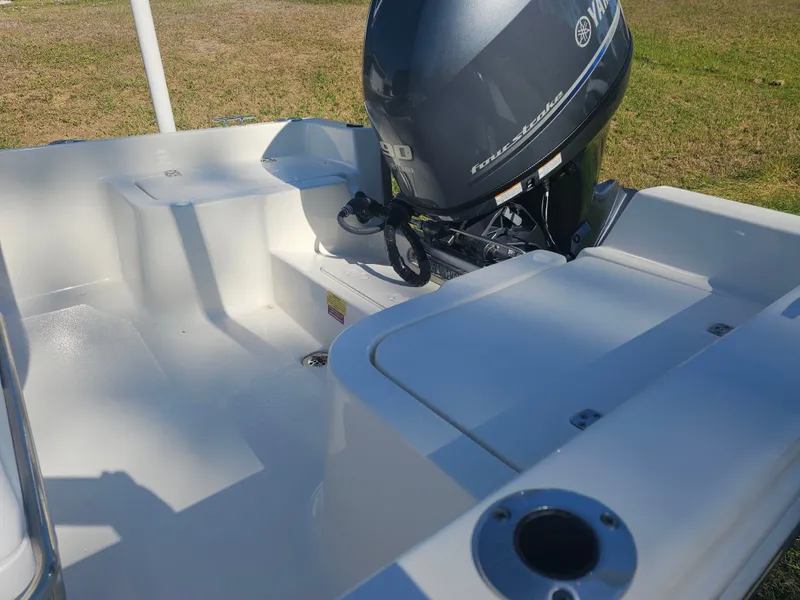 Slide: The Image of Key West 1720 Sportsman CC 2023 - 18