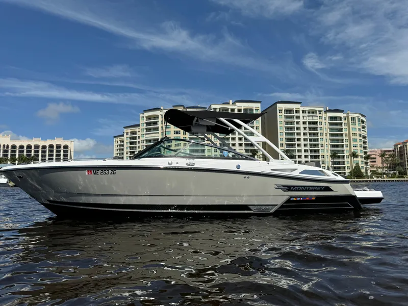 The Image of 2022 Monterey 278 Super Sport boat on water, cityscape background. - 0