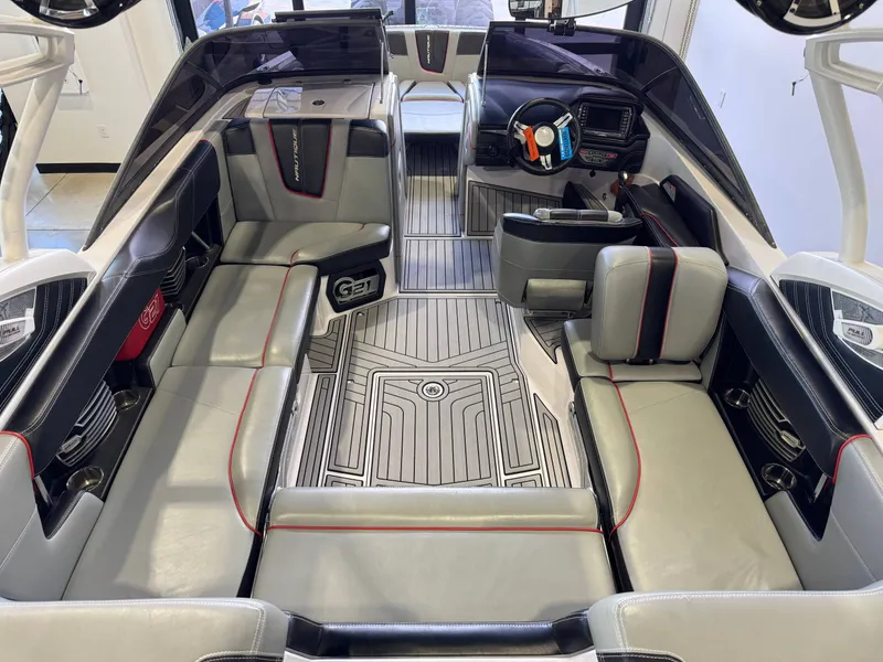 Slide: The Image of Nautique Super Air Nautique G21 2015 - 13