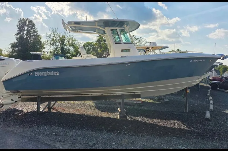 The Image of 2007 Everglades 260 Center Console boat on display, blue hull, parked outdoors. - 0