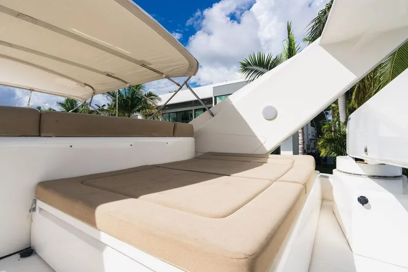 Slide: The Image of Flybridge - Seating - 78