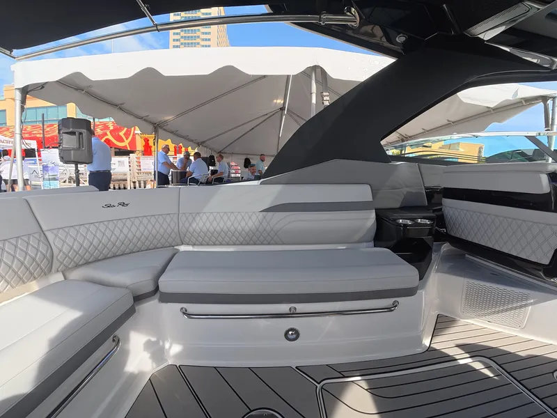 Slide: The Image of Sea Ray SLX 360 Outboard 2027 - 12