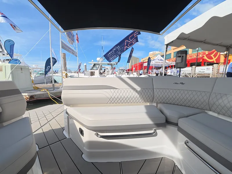 Slide: The Image of Sea Ray SLX 360 Outboard 2027 - 10