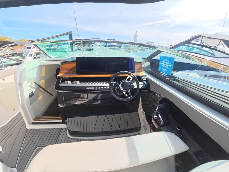 Slide: The Image of Sea Ray SLX 360 Outboard 2027 - 16