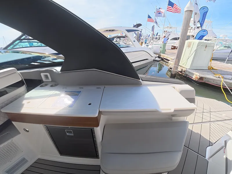 Slide: The Image of Sea Ray SLX 360 Outboard 2027 - 14