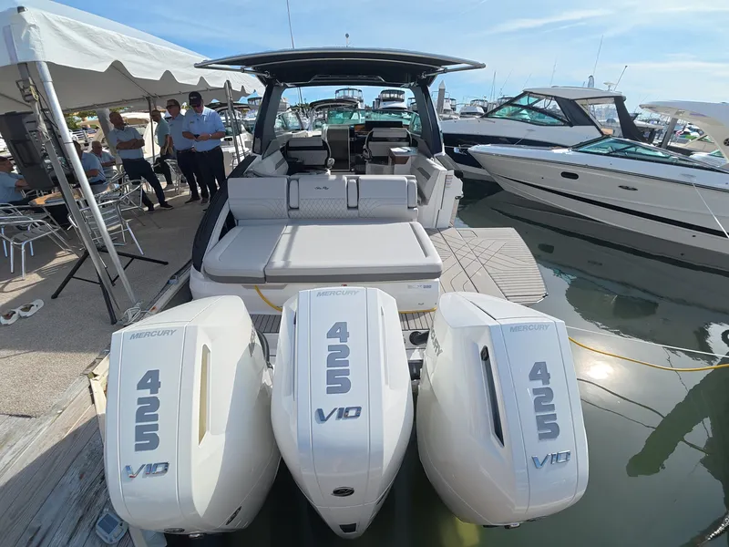 Slide: The Image of Sea Ray SLX 360 Outboard 2027 - 3