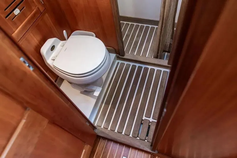 Slide: The Image of Owner's aft ensuite head - 16