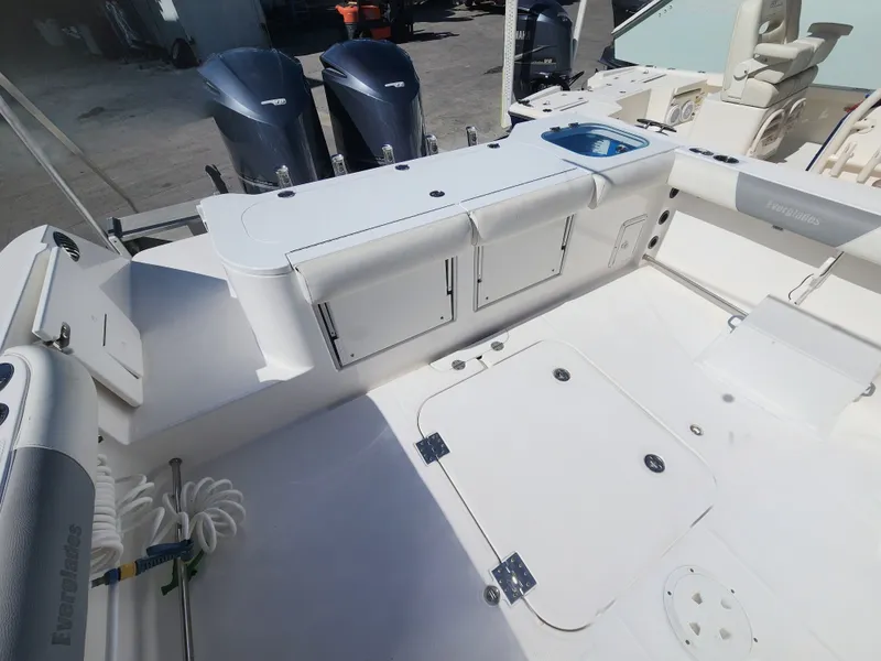 Slide: The Image of 2016 EVERGLADES 320 EX - Image 14 - 14