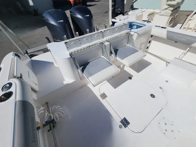 Slide: The Image of 2016 EVERGLADES 320 EX - Image 15 - 15