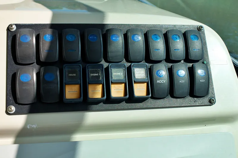 Slide: The Image of 2016 EVERGLADES 320 EX - Image 43 - 43