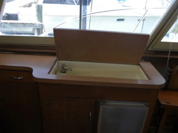 Slide: The Image of Hatteras 41 Twin Cabin 1967 - 4