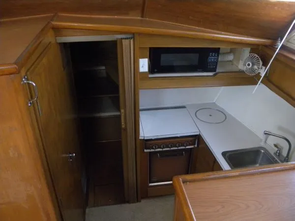 Slide: The Image of Hatteras 41 Twin Cabin 1967 - 5
