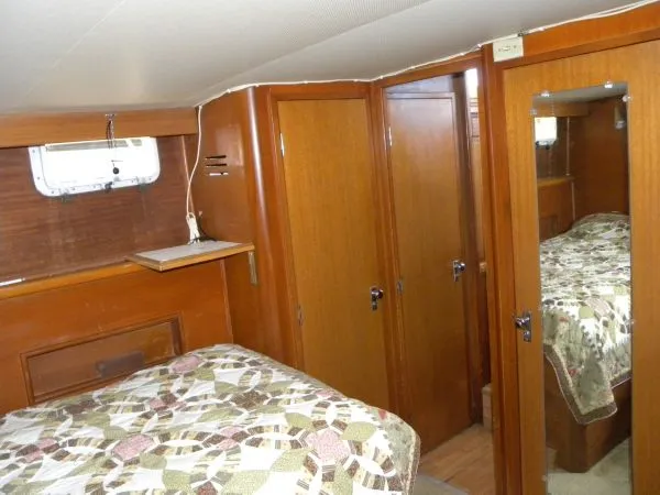 Slide: The Image of Hatteras 41 Twin Cabin 1967 - 6