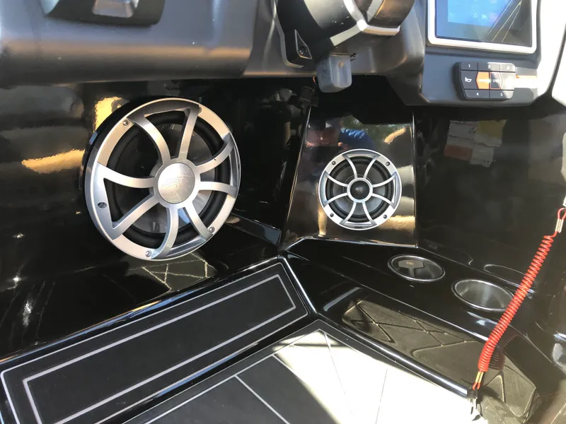 Slide: The Image of Tige Z3 2022 - 33