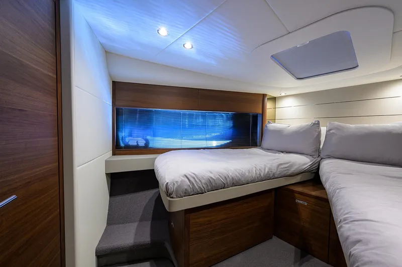 Slide: The Image of Princess V50 TraSeas - Forward Stateroom, Berths - 15