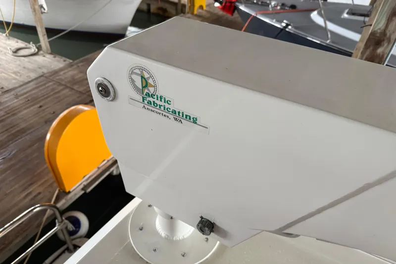 Slide: The Image of Yamaha 25 outboard motor on a 1985 Bayliner 4550 Motoryacht in a marina. - 101