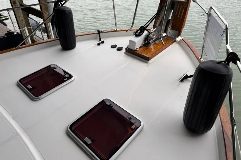 Slide: The Image of 1985 Bayliner 4550 Motoryacht with covered deck and spacious cabin interior. - 108