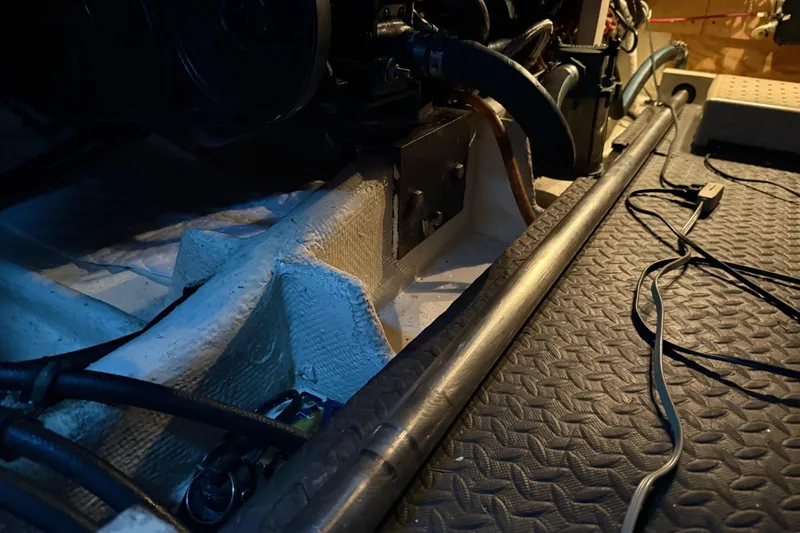 Slide: The Image of Inverter/charger model MS2812 in Bayliner 4550 Motoryacht, 1985. - 117