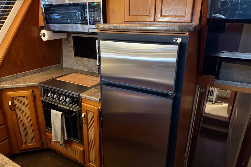 Slide: The Image of Interior of 1985 Bayliner 4550 Motoryacht with countertop, lamp, and window blinds. - 30