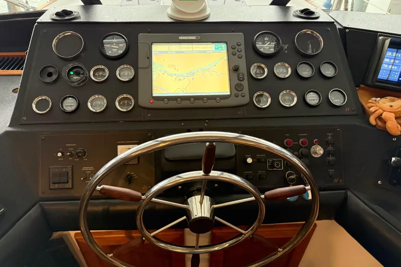 Slide: The Image of Captain's chair and helm of 1985 Bayliner 4550 Motoryacht, featuring classic controls and steering wheel. - 70