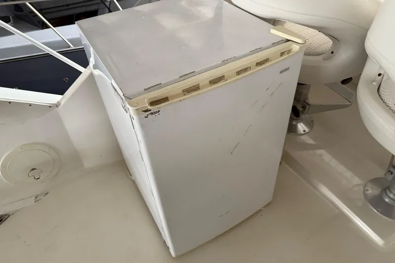 Slide: The Image of Marine radios on 1985 Bayliner 4550 Motoryacht, featuring Cobra and B&G communication devices. - 95