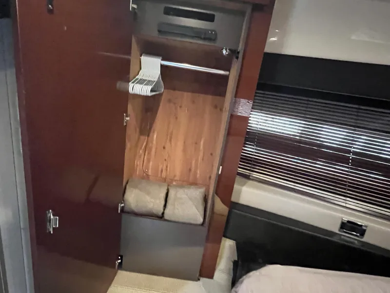 Slide: The Image of Sea Ray Sundancer 460 2017 - 104