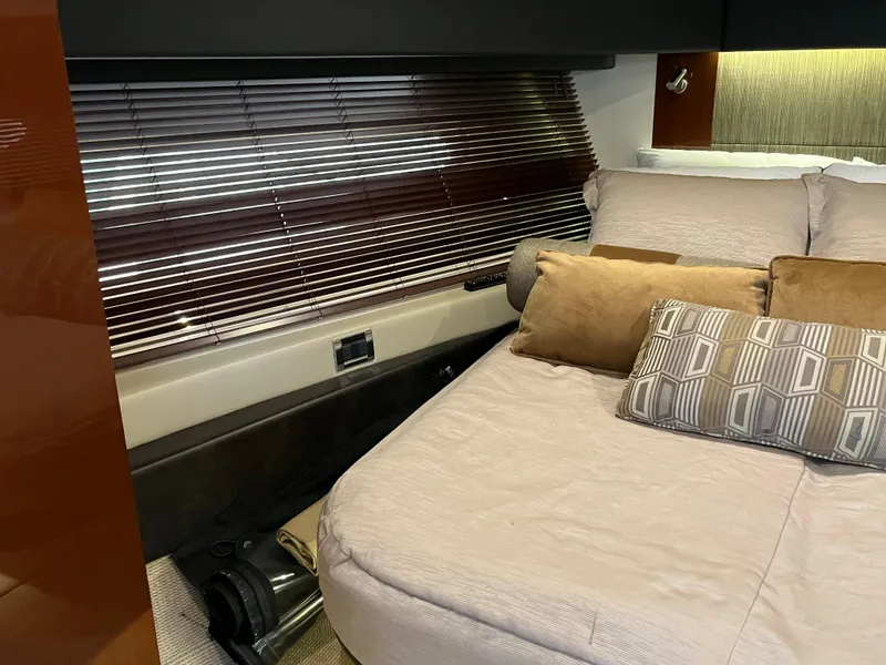 Slide: The Image of Sea Ray Sundancer 460 2017 - 105