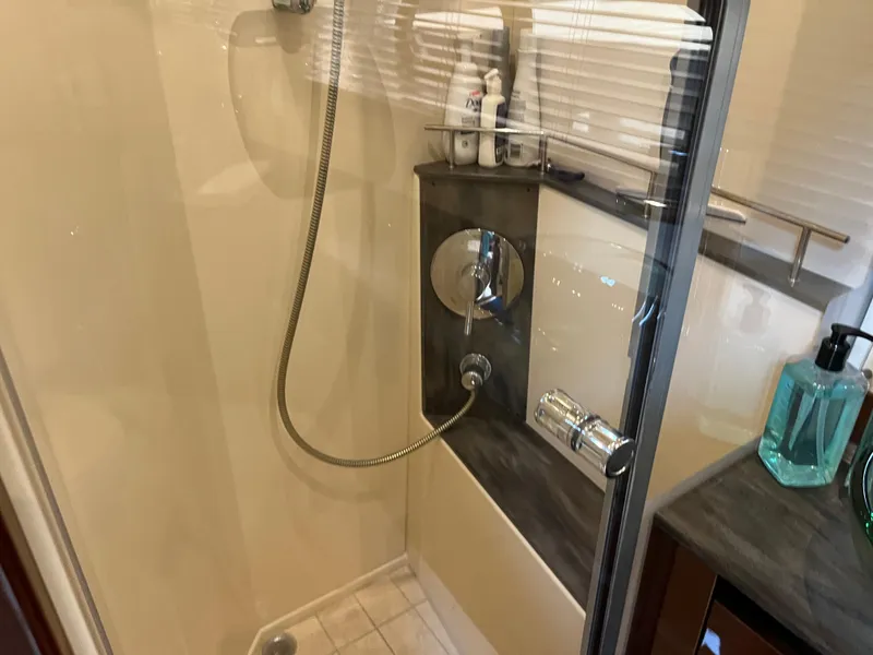 Slide: The Image of Sea Ray Sundancer 460 2017 - 146