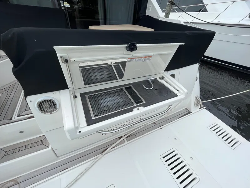 Slide: The Image of Sea Ray Sundancer 460 2017 - 152