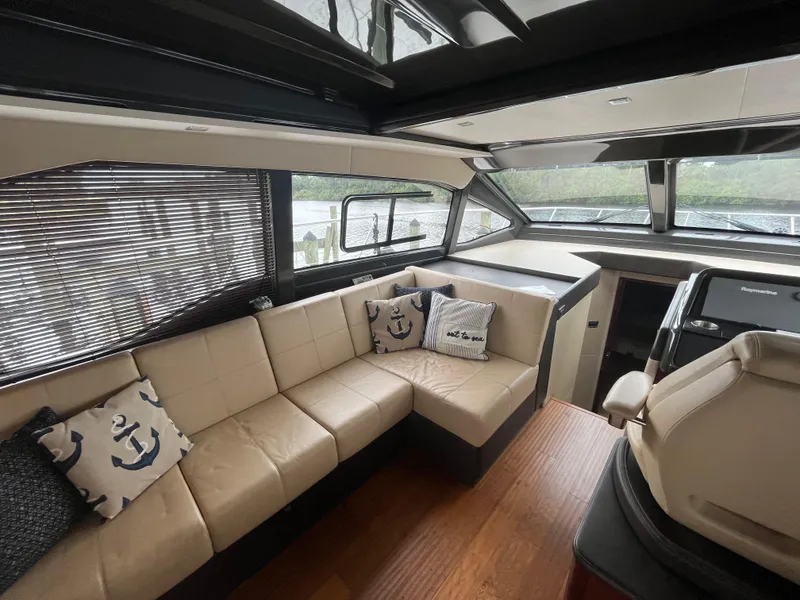 Slide: The Image of Interior of 2017 Sea Ray Sundancer 460 yacht. - 28