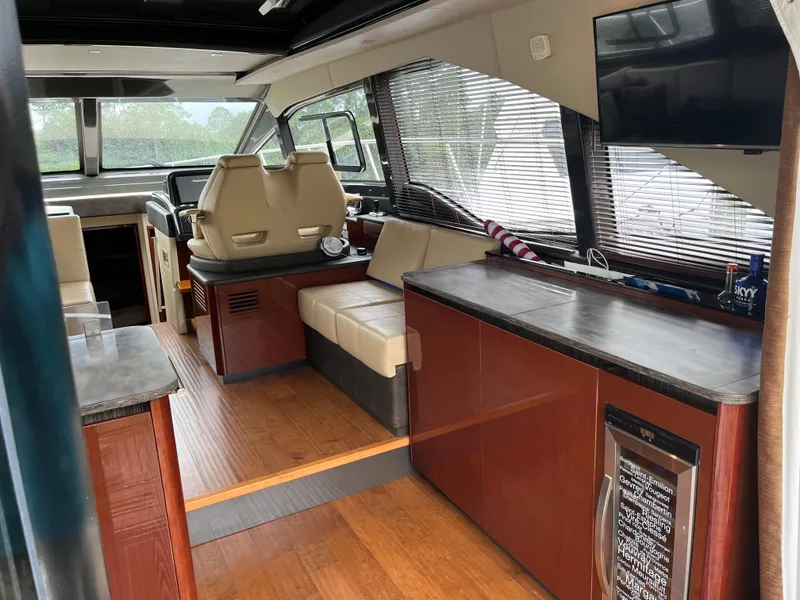 Slide: The Image of Interior of a 2017 Sea Ray Sundancer 460 yacht with modern amenities. - 45