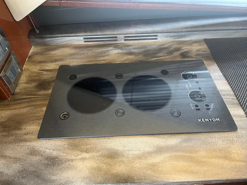 Slide: The Image of Sea Ray Sundancer 460 2017 - 57