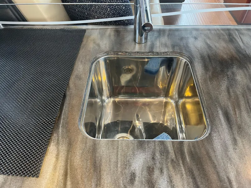 Slide: The Image of Sea Ray Sundancer 460 2017 - 58