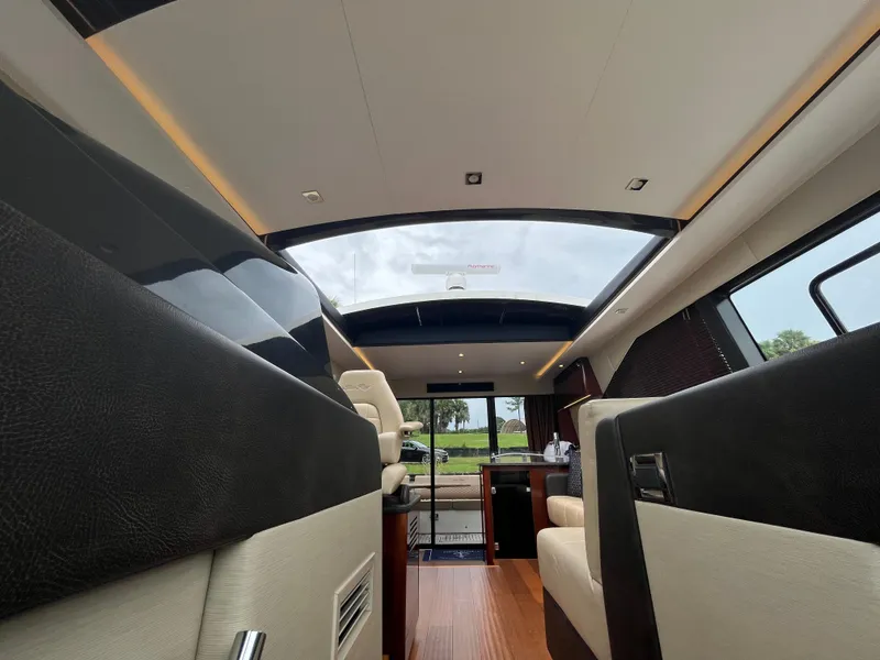 Slide: The Image of Sea Ray Sundancer 460 2017 - 61