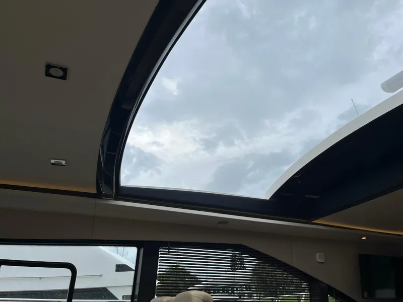 Slide: The Image of Sea Ray Sundancer 460 2017 - 62