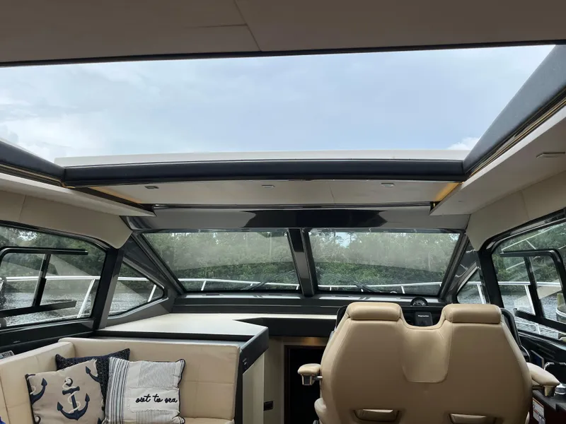 Slide: The Image of Sea Ray Sundancer 460 2017 - 65