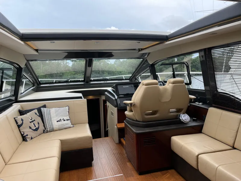 Slide: The Image of Sea Ray Sundancer 460 2017 - 69