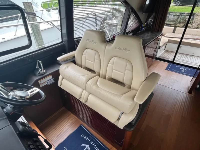 Slide: The Image of Sea Ray Sundancer 460 2017 - 70