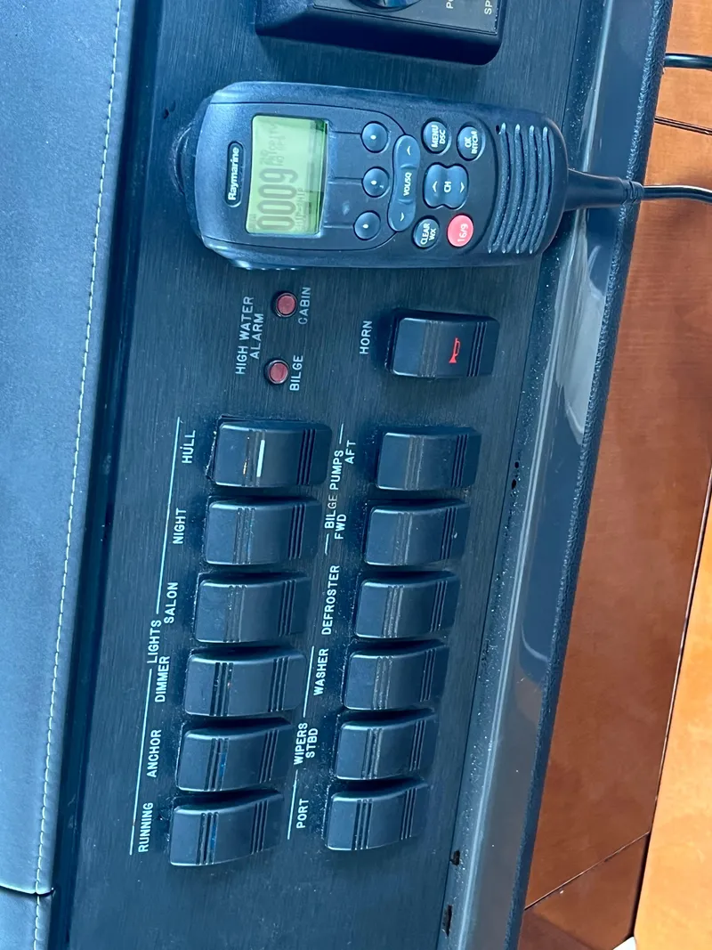 Slide: The Image of Sea Ray Sundancer 460 2017 - 93