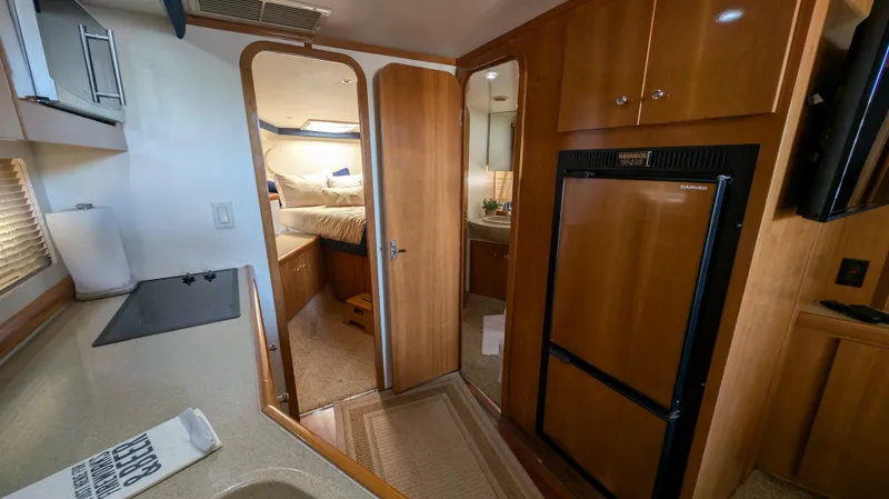 Slide: The Image of Interior of 2002 Carver 350 Mariner yacht. - 29