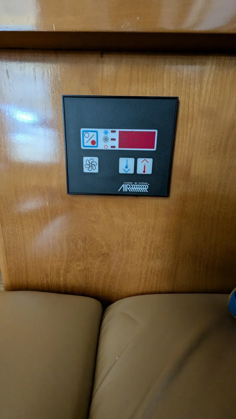 Slide: The Image of Control panel in Carver 350 Mariner 2002 interior. - 40