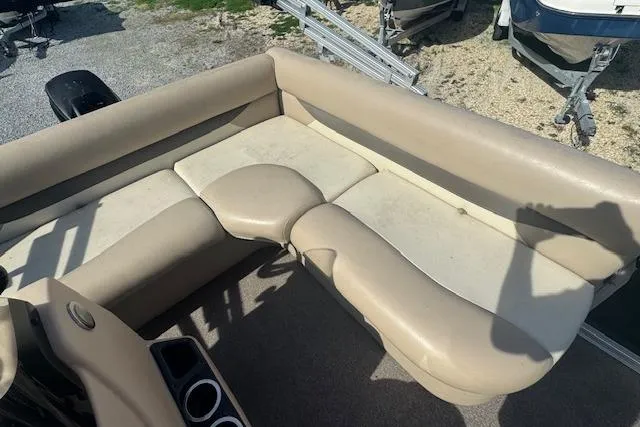 Slide: The Image of 2015 Sun Tracker Bass Buggy 16 DLX pontoon boat with beige seating. - 14