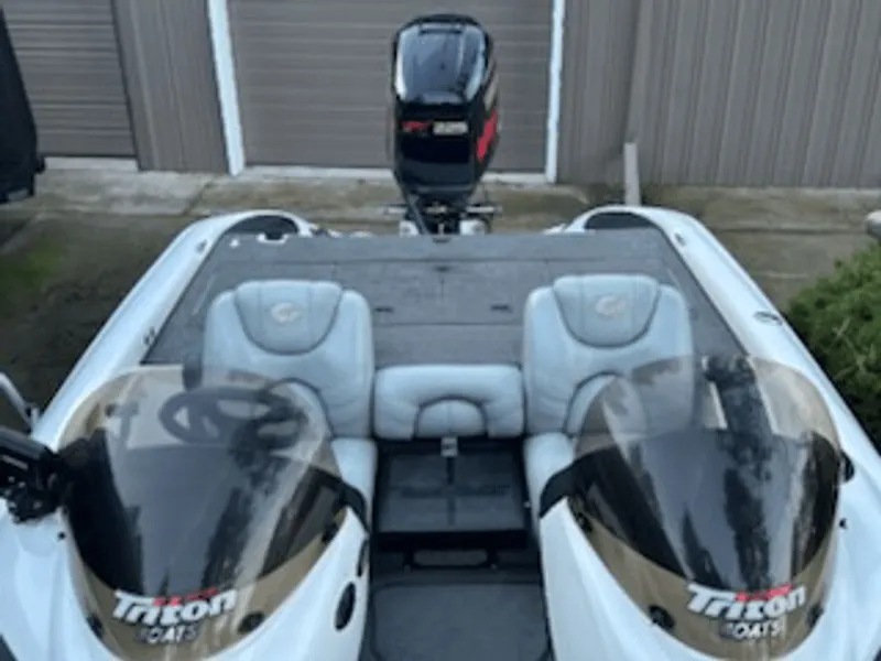 Slide: The Image of Triton 21 TR 2001 - 4