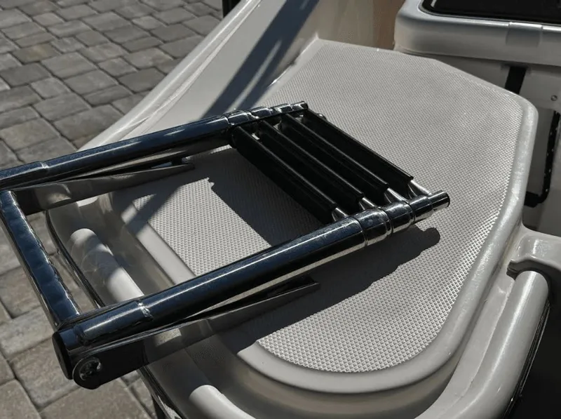 Slide: The Image of Boston Whaler 160 Super Sport 2023 - 16