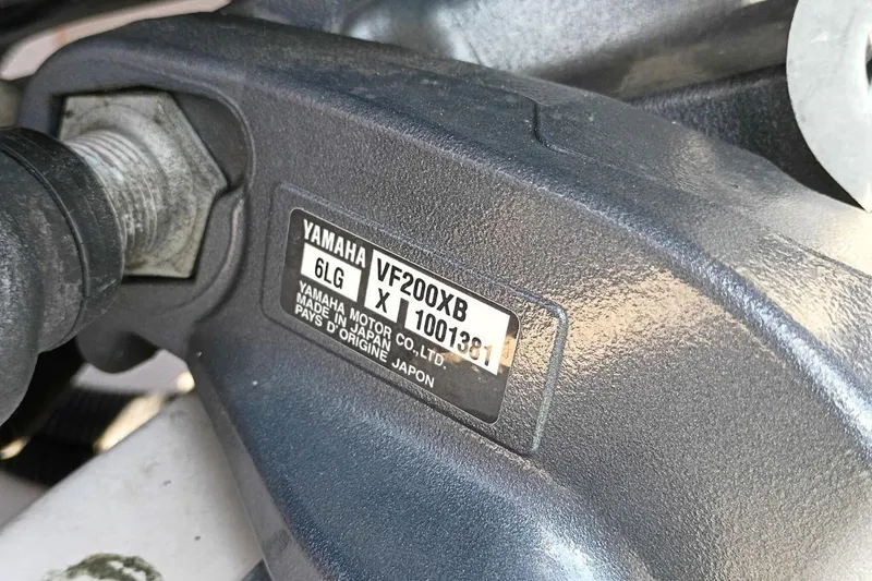 Slide: The Image of Yamaha VF200XB engine label on 2004 Grady-White Escape 209 boat. - 31